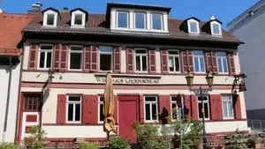 Traditionelles Wirtshaus Gickelschlag in Frankfurt-Bornheim mit typischer Fassadenarchitektur